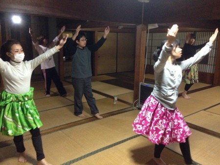 つくるフラダンス1.jpg